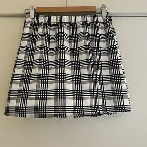 Plaid mini skirt with front slit